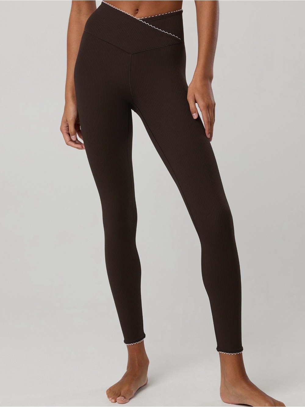 aerie High-Waist Ribbed Leggings in Dark Brown with Scallop Trim